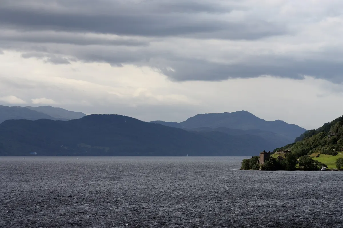 Castelo de Urquhart junto ao Lago Ness
